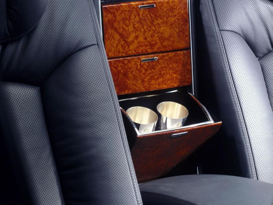 Детали интерьера Maybach 62 (V240) 2002 года  (фото 192 из 248)